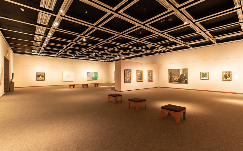 「コレクション展」では、収蔵作品の中から毎回100点程の作品が展示される。