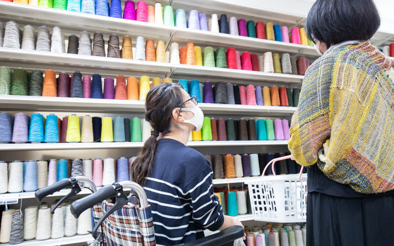 自由な作品づくりを楽しめる「さをり織り」を東京の教室で体験！