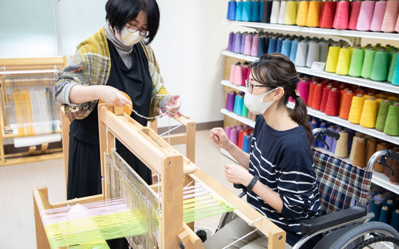 自由な作品づくりを楽しめる「さをり織り」を東京の教室で体験！