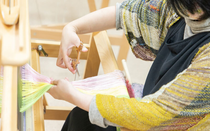 自由な作品づくりを楽しめる「さをり織り」を東京の教室で体験！