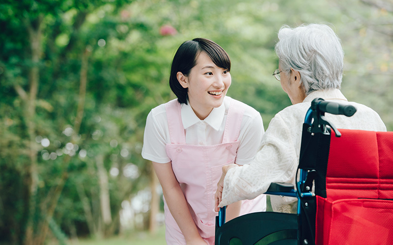 不安を解消！新人介護職さんにおすすめの「介護の基本」がわかる記事4選