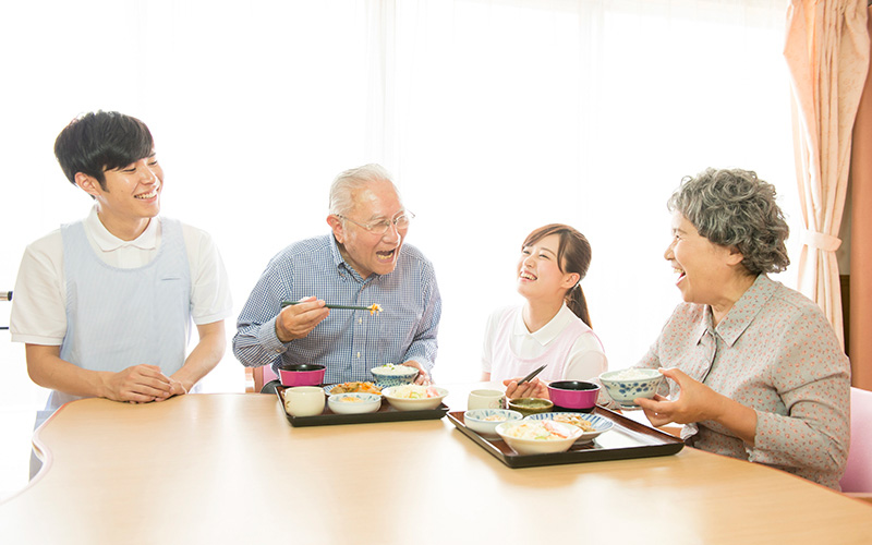 介護職は知っておきたい高齢者にとっての食事の意義・必要性