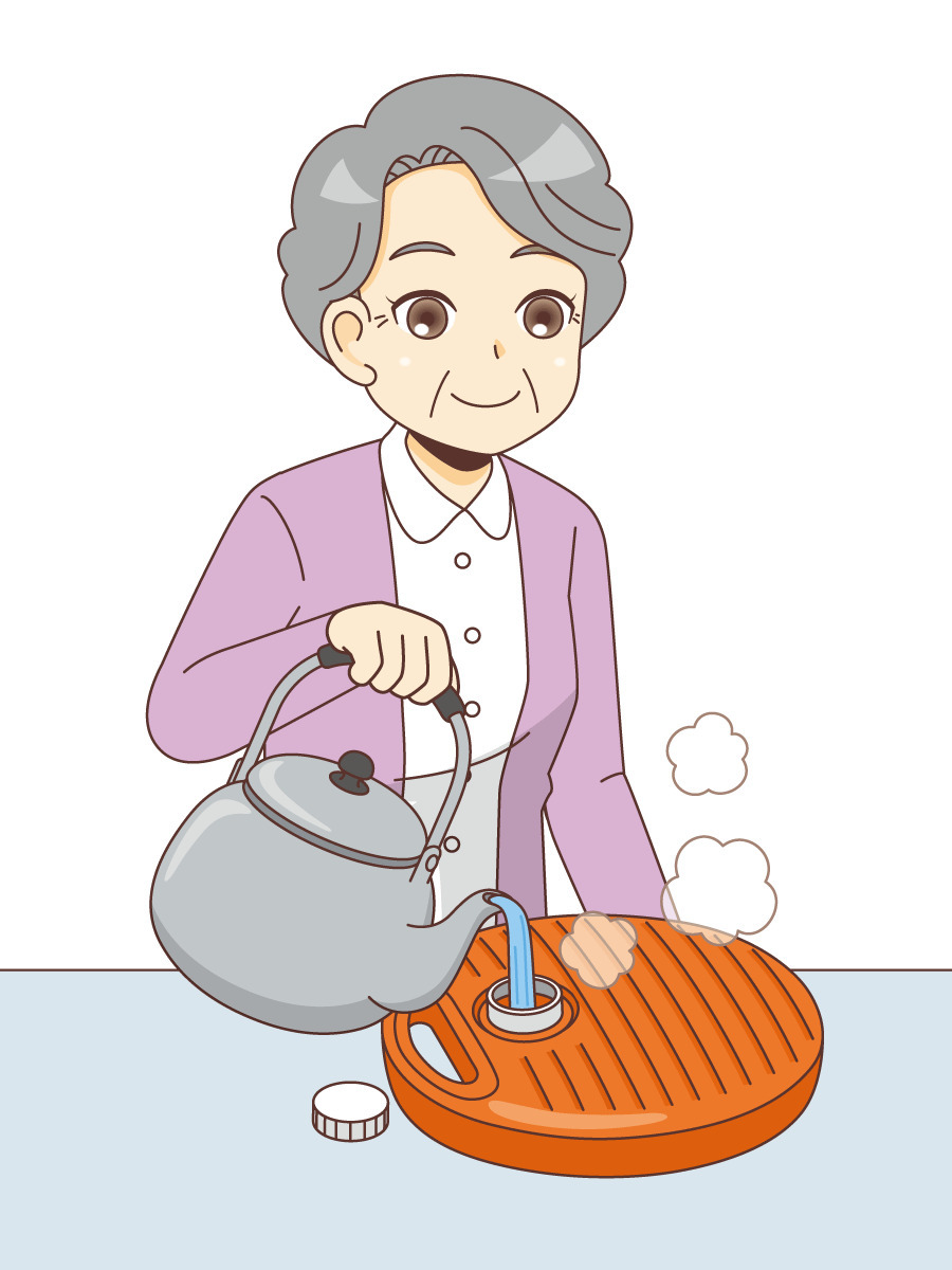 ゆたんぽにお湯を入れる女性高齢者 季節 行事 その他一般 装飾 の無料イラスト 介護アンテナ