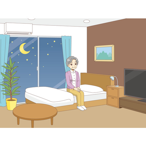 夜に部屋でくつろぐ女性高齢者（高齢者（おばあさん・おじいさん）/介護現場の人物）のイラスト