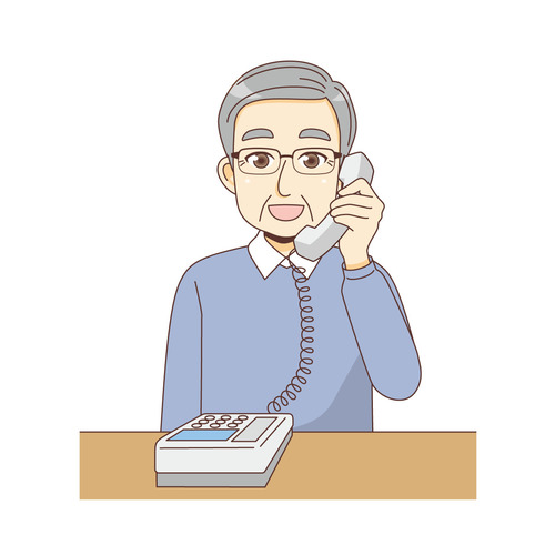 電話をかける男性高齢者（高齢者（おばあさん・おじいさん）/介護現場の人物）
