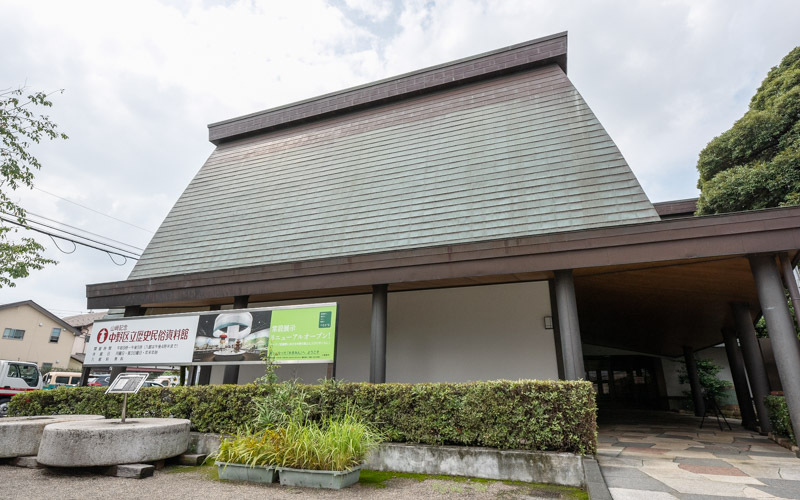 中野区立歴史民俗資料館は、1989年に名誉都民の故・山﨑喜作氏から寄贈された土地に開館した。									