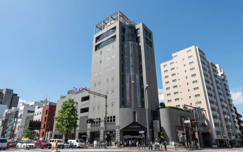 消防博物館は消防の歴史や、活動に関する資料を展示している。丸ノ内線「四谷三丁目駅」2番出口から直結とアクセスも良好だ。