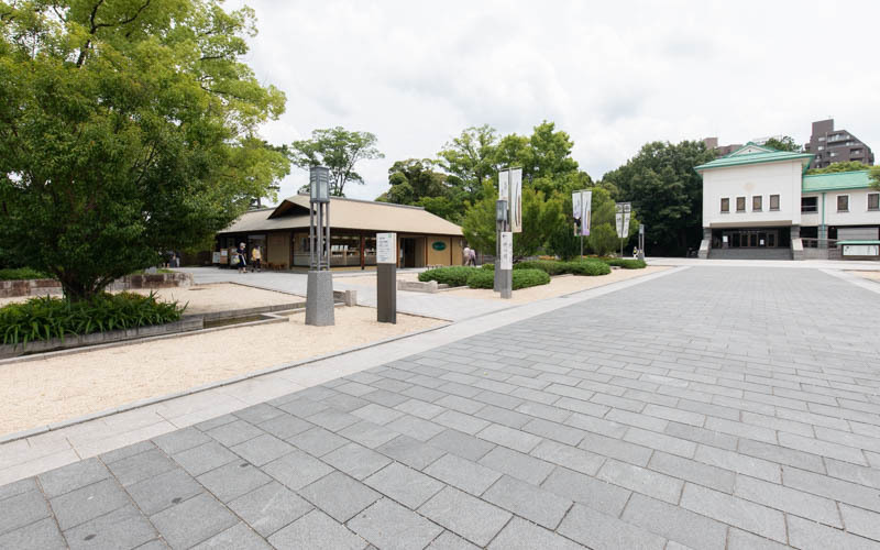 秋には色鮮やかな紅葉の風景とともに彼岸花（曼珠沙華）や桔梗など秋の花々を楽しめる。