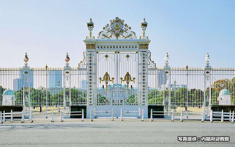 本館・主庭の噴水同様、国宝に指定されている正門。