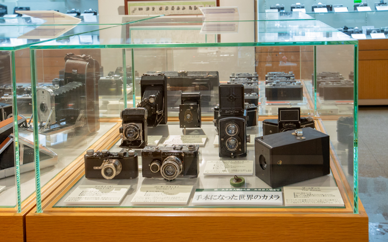 日本のメーカーだけでなく、世界のカメラメーカーのカメラも見ることができる。