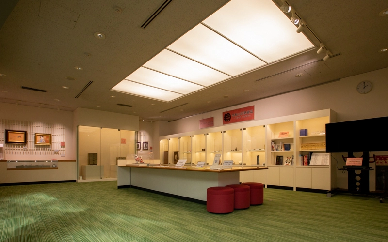 無料の「あらかわ伝統ギャラリー」では荒川区の職人による展示を年3～4回展示替え。また、月1回はワークショップを開催している（実費負担あり）