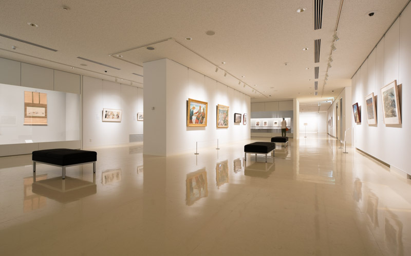 5階常設展示室では、千葉市美術館の3つのコレクション方針である「近世から近代の日本絵画と版画」「1945年以降の現代美術」「千葉市を中心とした房総ゆかりの作品」の展示がされている。									