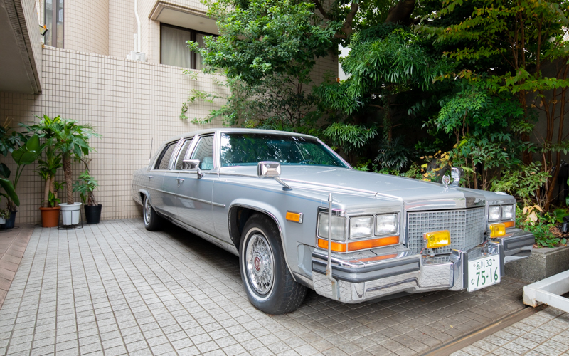 ガレージには美空ひばりの愛車であるキャデラックがあり、自由に写真を撮ることもできる。特注のキャデラックは長さが約6メートルと通常よりも長くなっている。