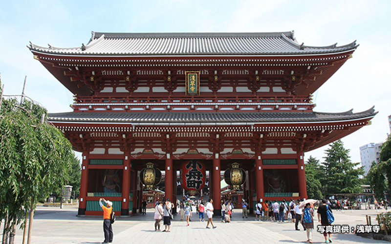 浅草寺の見どころのひとつでもある「宝蔵門」。