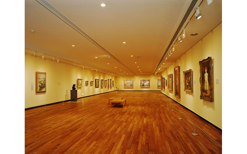 新館の1階展示室。ギャラリートーク実施時はボランティアスタッフが絵画の解説もしてくれる。© 国立西洋美術館