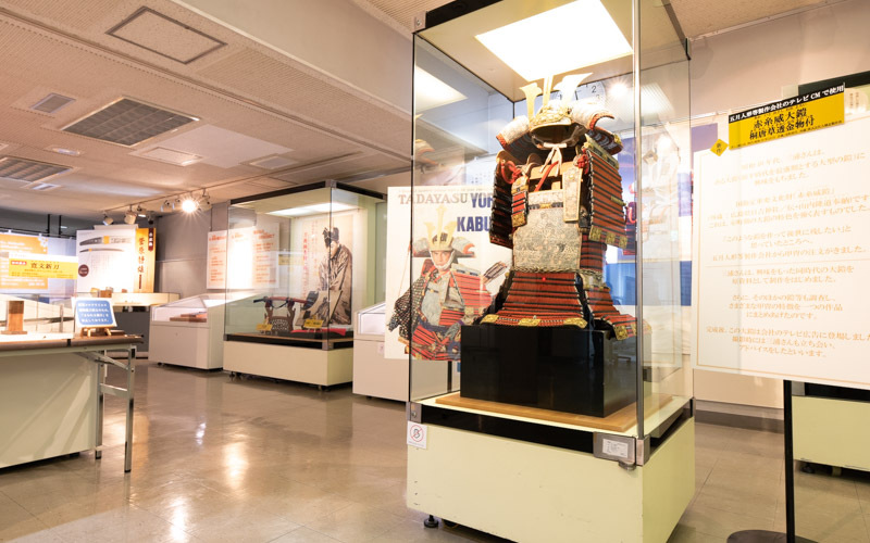 2階企画・特別展示室では「甲冑刀装～甲冑師・刀剣柄巻師・白銀師のあゆみ～」が2020年7月11日(土曜日)から11月23日(月曜日・祝日)まで開催されている。