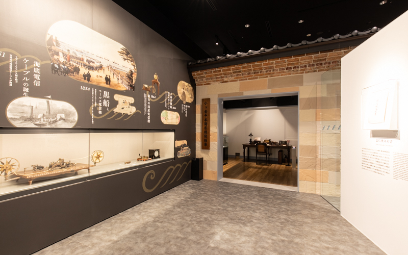 長崎ケーブルハットの復元展示では、国内における国際通信の歴史を映像とともにわかりやすく説明してもらえる。