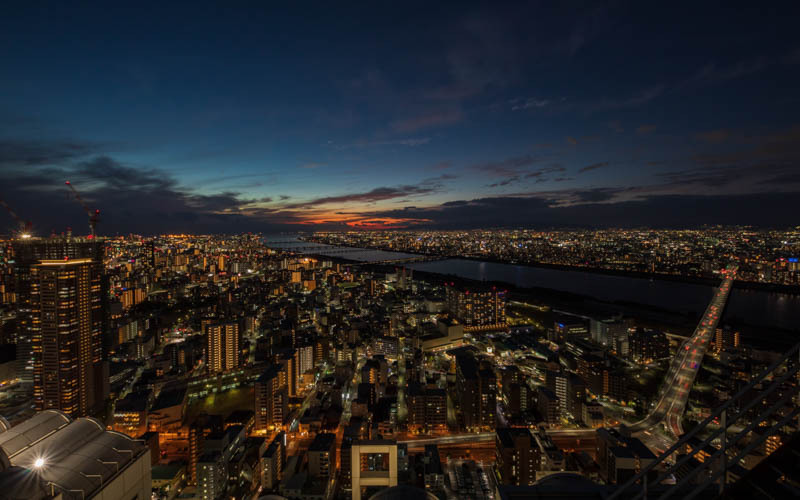 夜景もまた違った情景を楽しめる。写真提供：梅田スカイビル