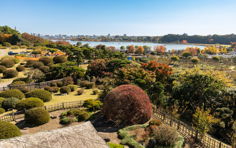 「好文亭」の2階から望める千波湖の景色。