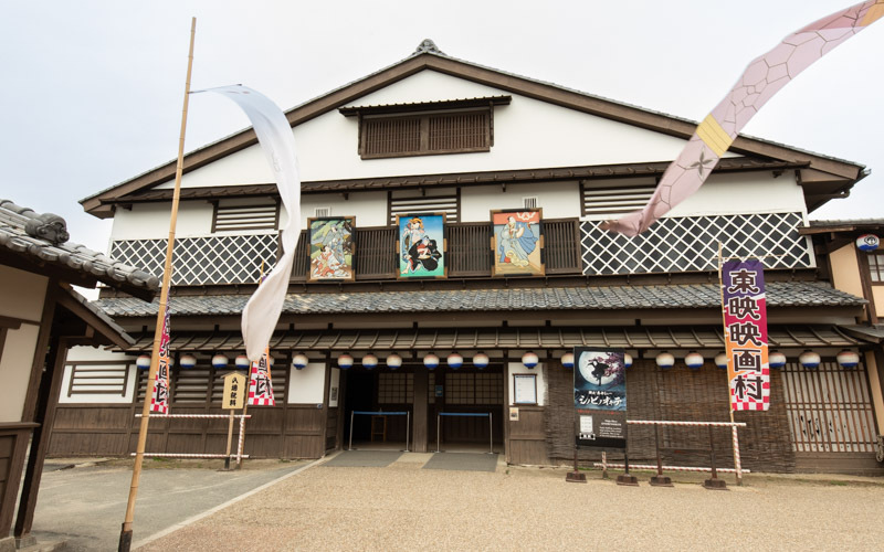 歌舞伎劇場「中村座」を再現した芝居小屋。入口にはスロープが設置されている。