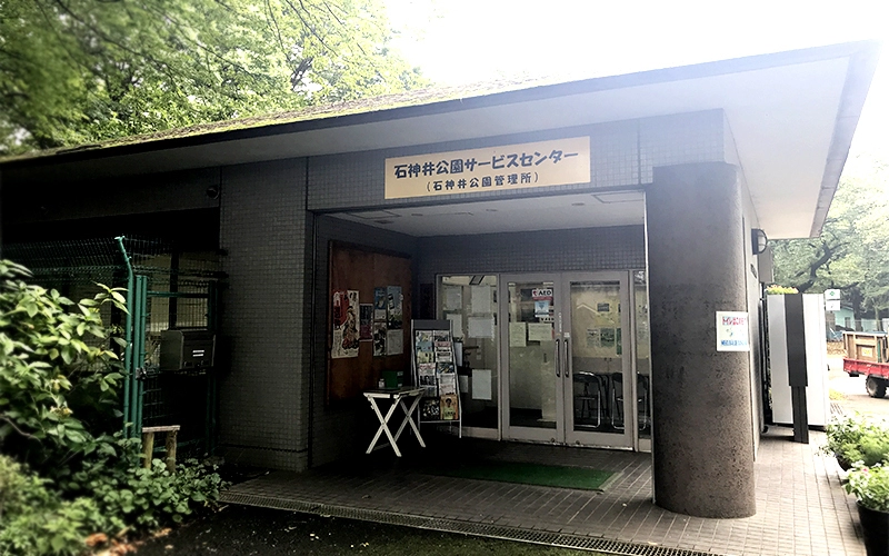 サービスセンターで車椅子の貸出あり。1台しかないため、事前の予約がおすすめ。