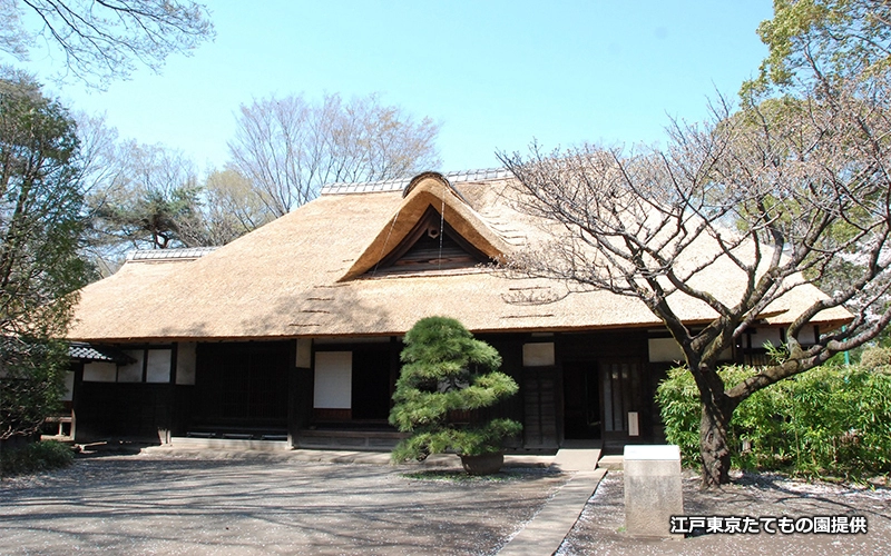 小金井市指定有形文化財の天明家（農家）。こちらまでのアプローチは段差があり車椅子ではやや困難。	