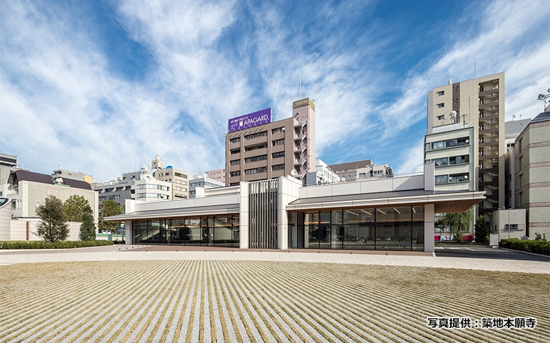 2017年に建てられたインフォメーションセンターにはカフェや本屋が入っており憩いの場になっている。