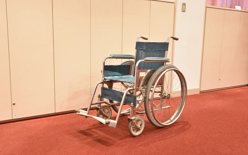 受付にて貸し出し可能な車椅子。台数は1台（事前予約可）