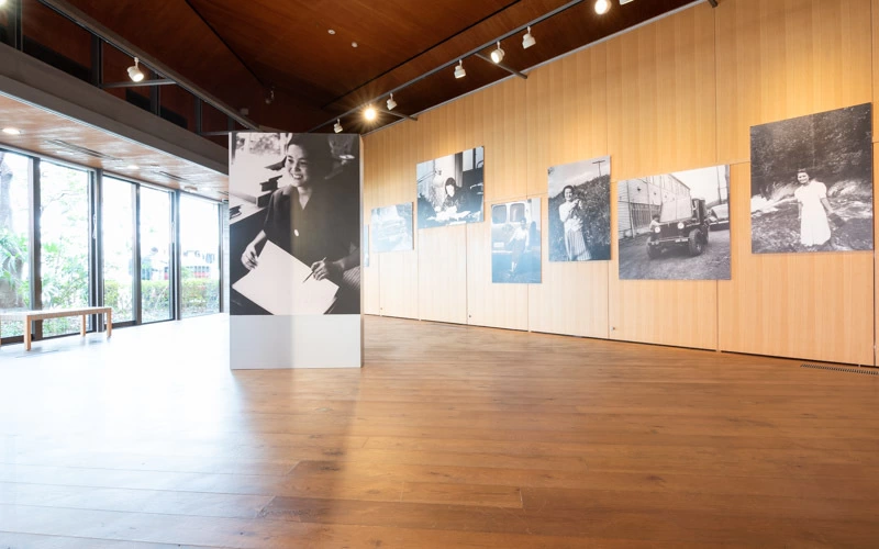 多目的展示ホールでは企画展示のほか、講演会や音楽会などの文化活動も行われる。 
