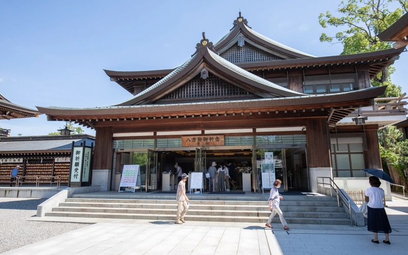 御祈祷の受付のある「客殿」。