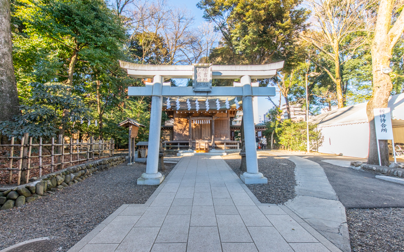 御祈祷受付横の道を抜けると見える「住吉神社」「大鷲神社」は海上守護や開運・商売繁盛の神として信仰されている。