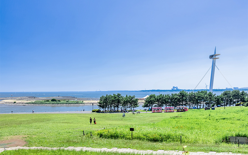 東京湾が目の前に広がり、気持ちの良い海風を受けながらリゾート気分を味わうことができる。