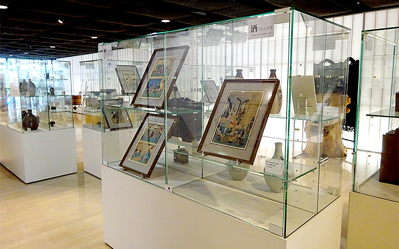 醸造科学科の創立者住江金之氏のコレクションである酒器などが約200点展示されている。
