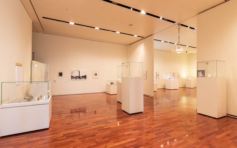 2階企画展示室ではさまざまな企画のテーマに沿った作品が展示されている。