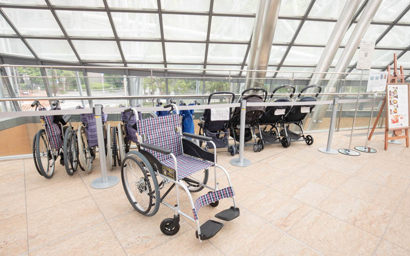 館内で利用できる貸出用の車椅子は台数も充実しているので、現地で急に利用したい場合でも安心できる。