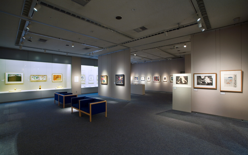 企画展示室は収蔵品の展示のほかに、企画にあったジャンルの作品の紹介などもされている。©武蔵野市立吉祥寺美術館 