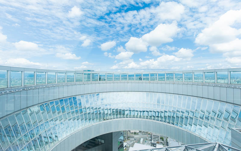屋上のスカイウォークは360度見渡せ周遊できる造りになっている。