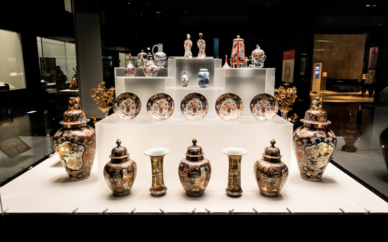 日本が誇る伊万里焼の展示。（伊万里焼、17世紀〜18世紀、九州国立博物館 所蔵）