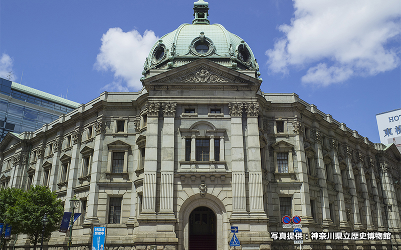 馬車道側は1904（明治37）年に建てられたネオ・バロック様式の建物となっており、一見の価値あり。	